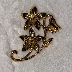 Vintage Avon Gold Tone Seasonal Bouquet Brooch